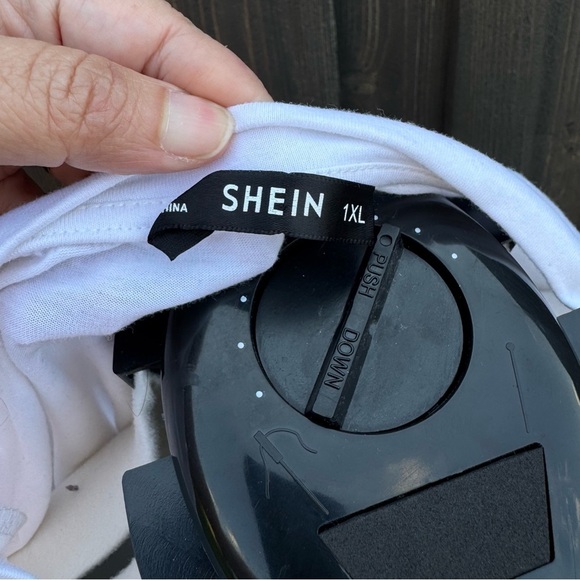 SHEIN White and Red Cat Face Tee Shirt 1X - Picture 4 of 7